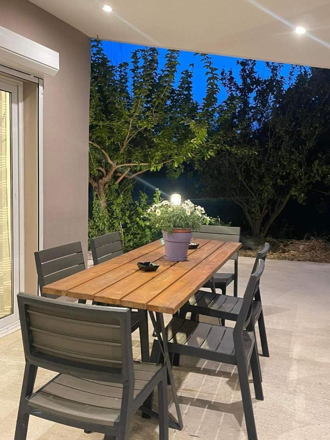 M & F House Oropos Exterior foto
